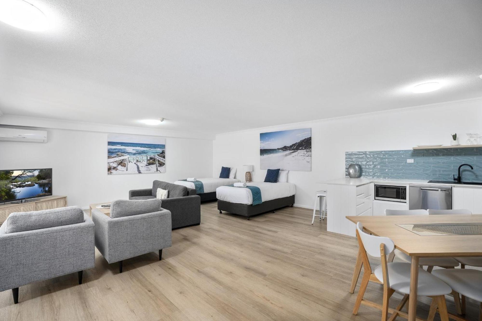 Surfers Paradise - Huge Family Apartment
